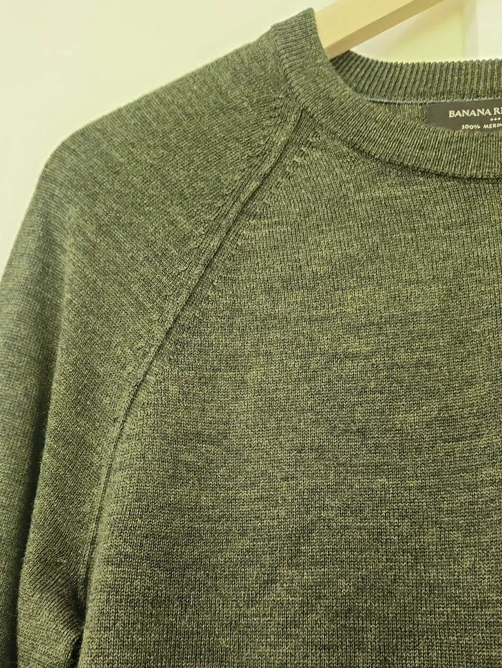 Banana Republic Men's 100% Merino Wool Crewneck Sweater Olive Green Small NWOT